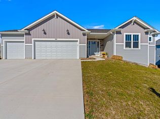 1414 Beacon Dr, Watertown, WI 53098