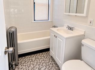 1704 W 81st St #3, Chicago, IL 60620