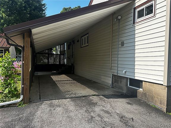 4th image of 773 Utica St