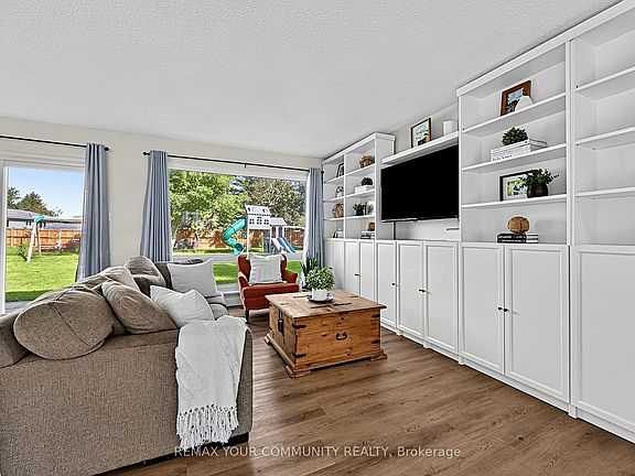 4th image of 239 Sunset Cres