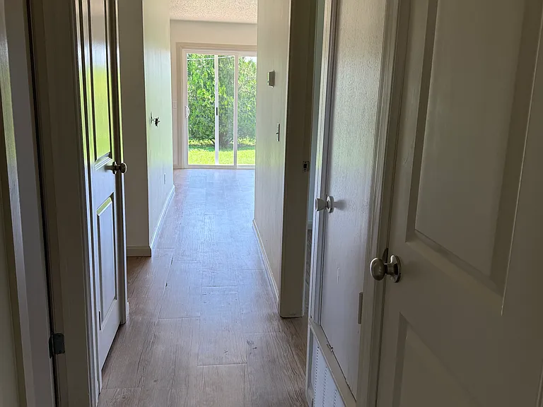 2004 Albert Dr — Photo 10