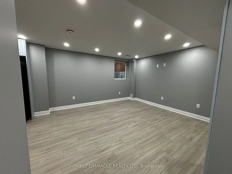35 Merrimac Dr — Photo 16