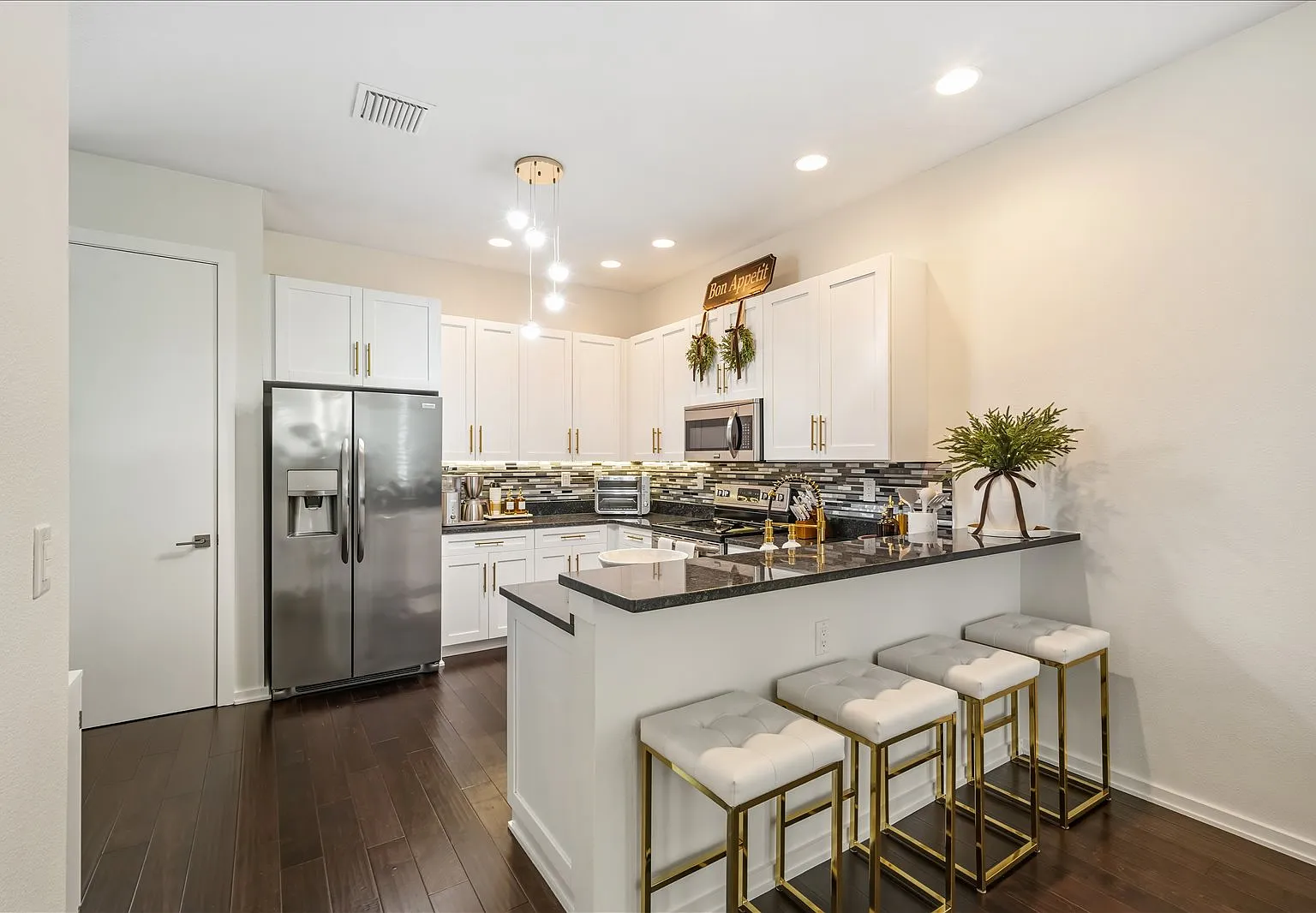 3 bed, 2181 sqft, $3,600 — Photo 1