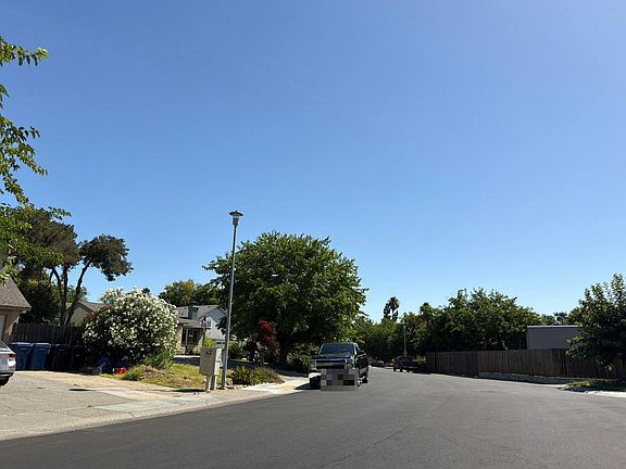 5th image of 6919 Stanford Oak Dr