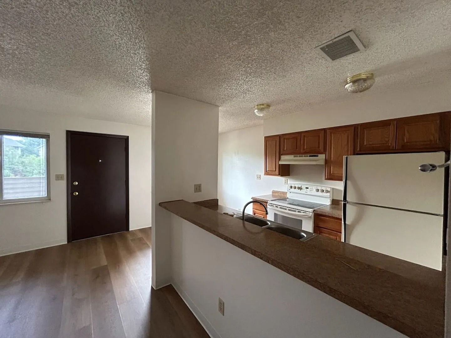 Move-In Ready 1BR Near CSU — Photo 4
