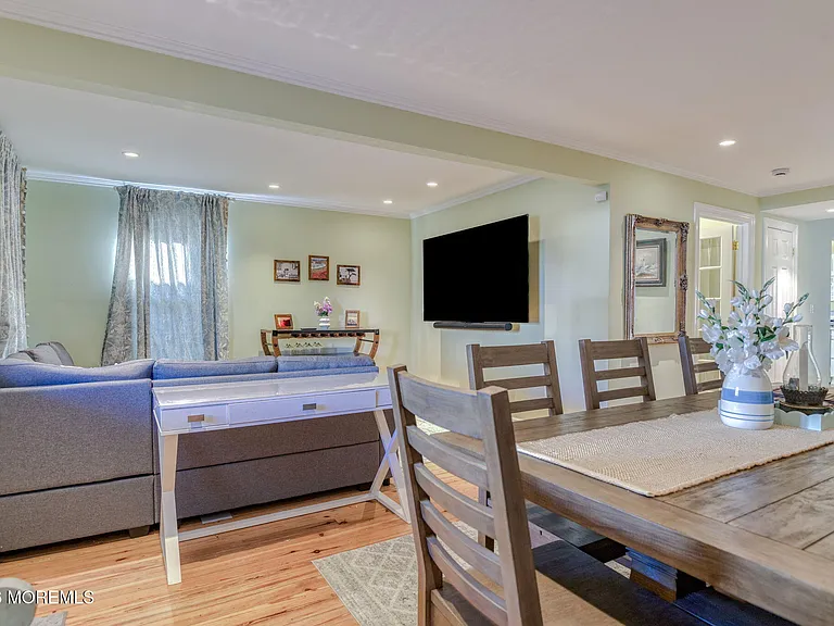 26 Heck Ave — Photo 12