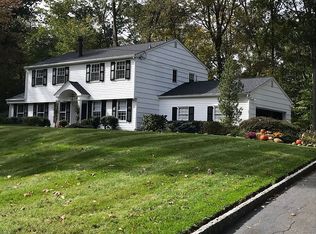 264 Tanglewood Ct, Franklin Lakes, NJ 07417