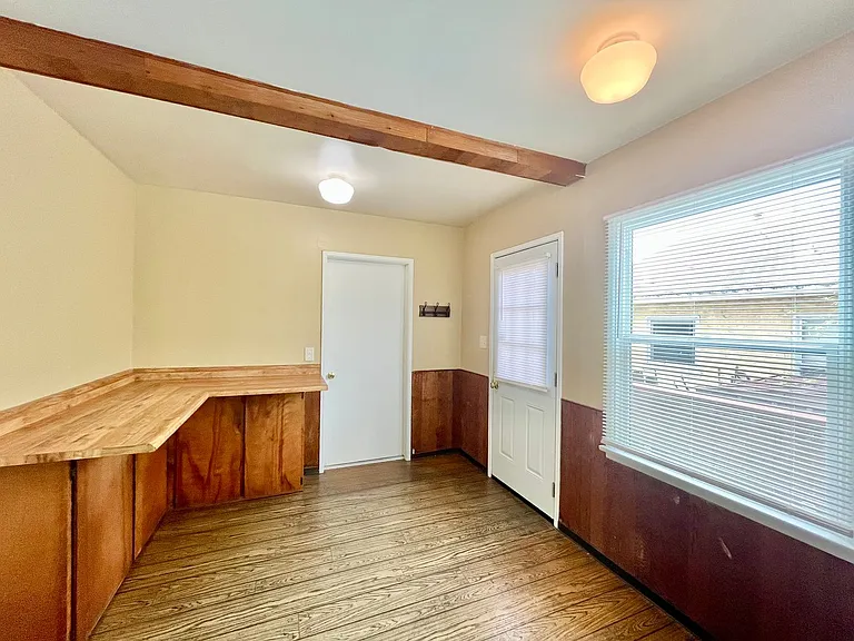 1828 Rowan St — Photo 5
