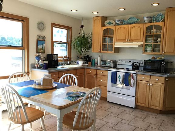 Eat in kitchen 