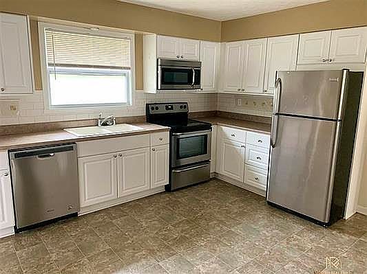 2nd image of 533 W Nance Ave