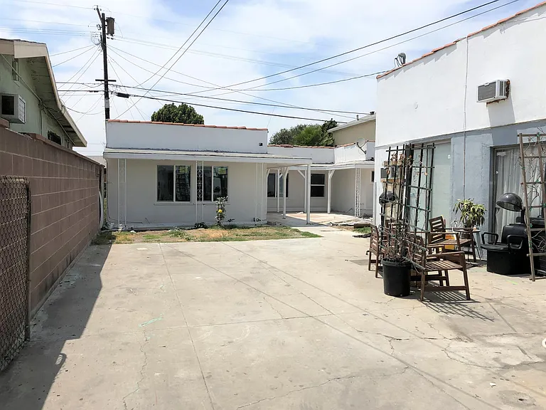 10227 1/2 California Ave — Photo 2