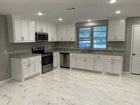 4th image of 3518 Princeton Dr