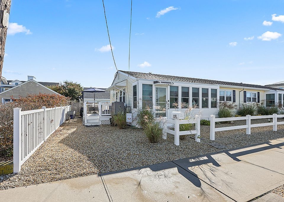 64A Driveway & Side Deck 