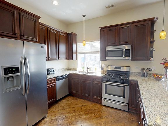 2nd image of 5910 N Milwaukee Ave #1
