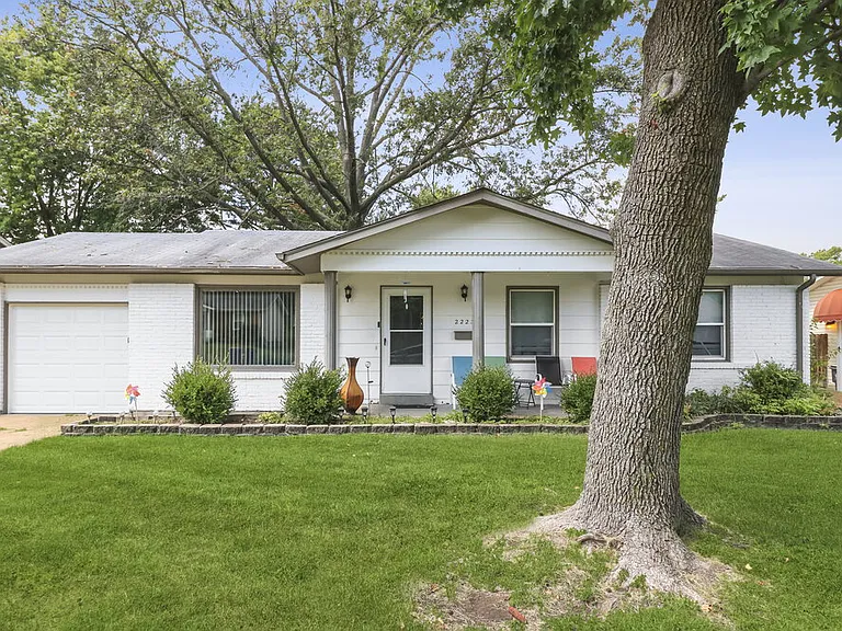 2223 Farnham Ln — Photo 1
