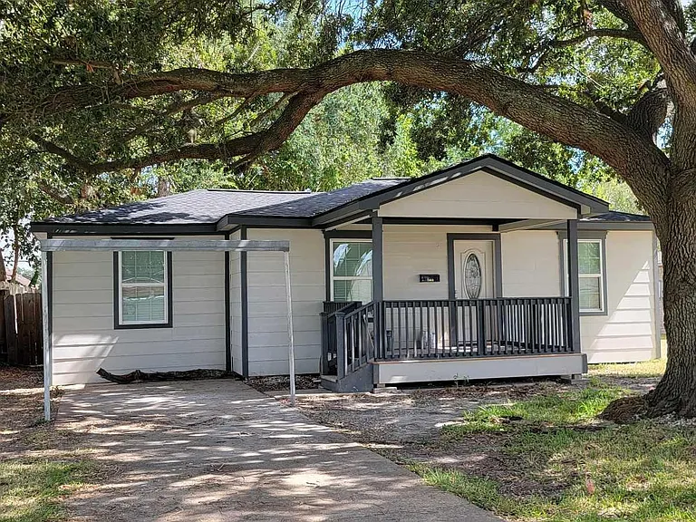 7409 Valeda Dr — Photo 1