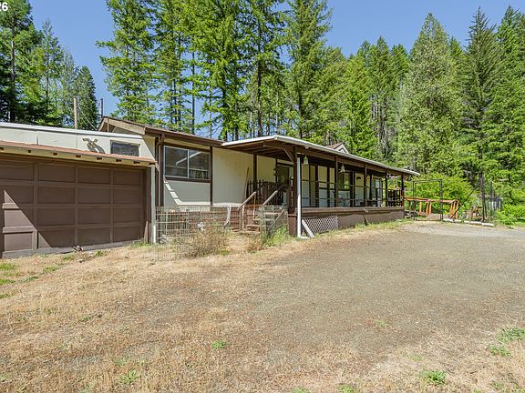 3rd image of 142 Evergreen Springs Ln