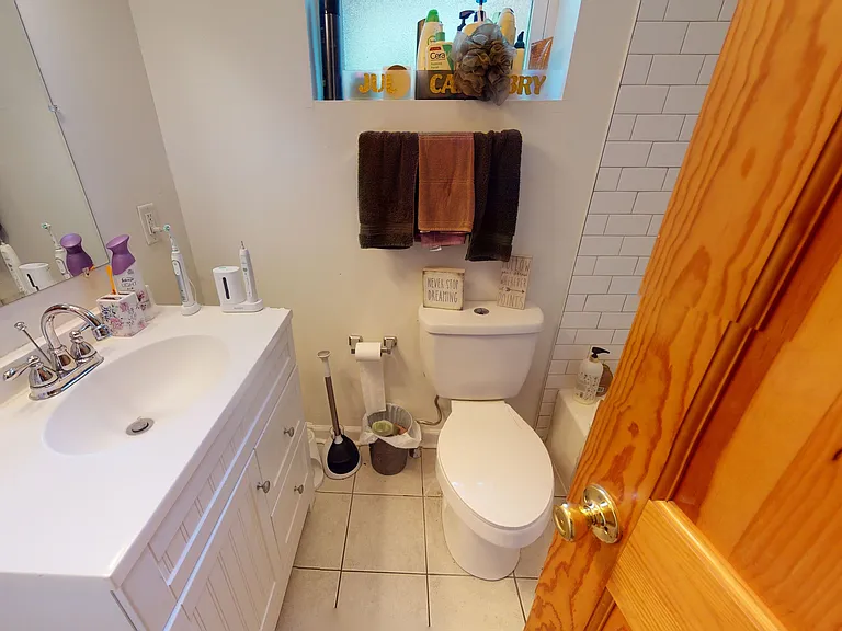 1523 Fontain St — Photo 5