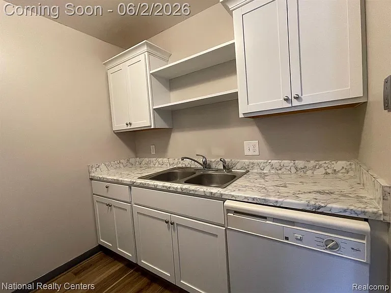 8719 Meadowbrook Dr — Photo 6