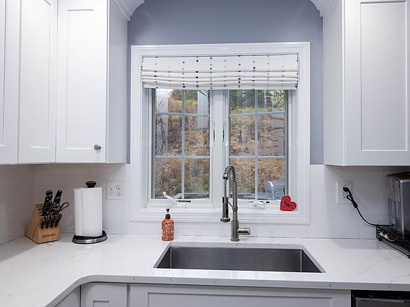 5th image of 600 Justin Dr Unit 4