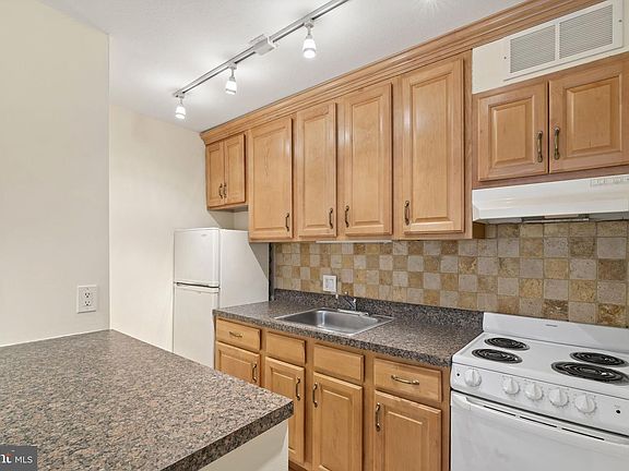 5th image of 1901 John F Kennedy Blvd APT 816