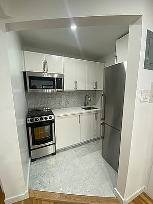 2nd image of 1220 Lexington Ave #4