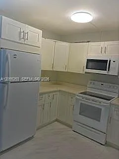 Royal Grenadier Condo — Photo 4