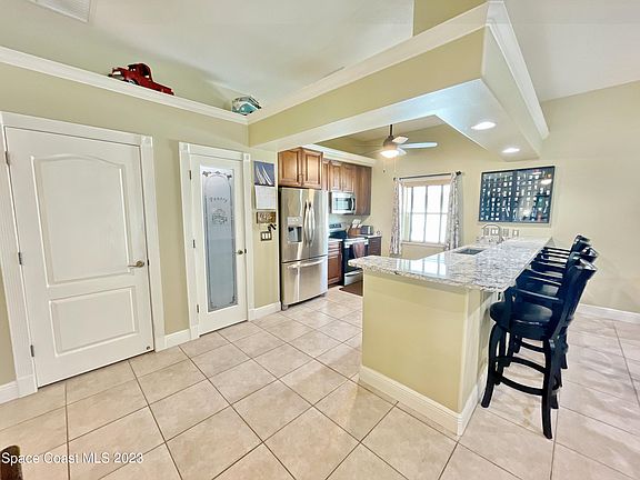 5th image of 3405 Royal Oak Dr
