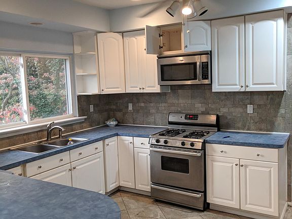 3rd image of 114-116 Berkshire Pl APT 4