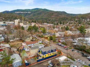 270 N 1st St, Ashland, OR 97520