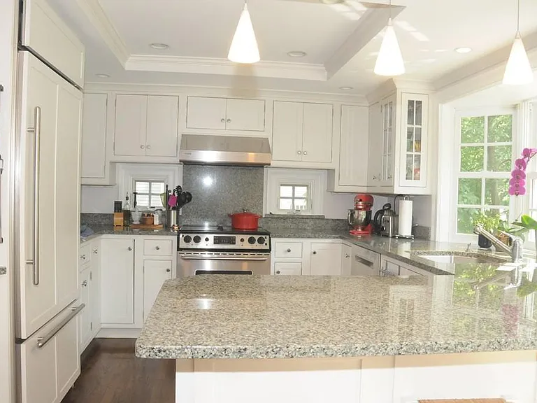 106 Upland Ave — Photo 12