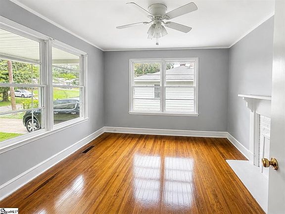 5th image of 111 Bethune St S