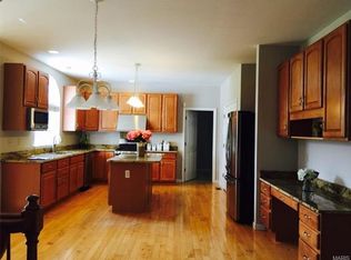 4392 Ventura Place Dr, Saint Louis, MO 63128