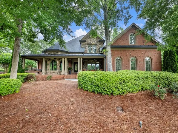 2352 Crimson King Dr, Braselton, GA 30517