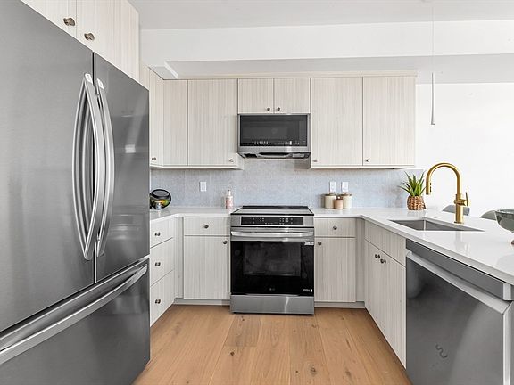 4th image of 34 Oak St #305