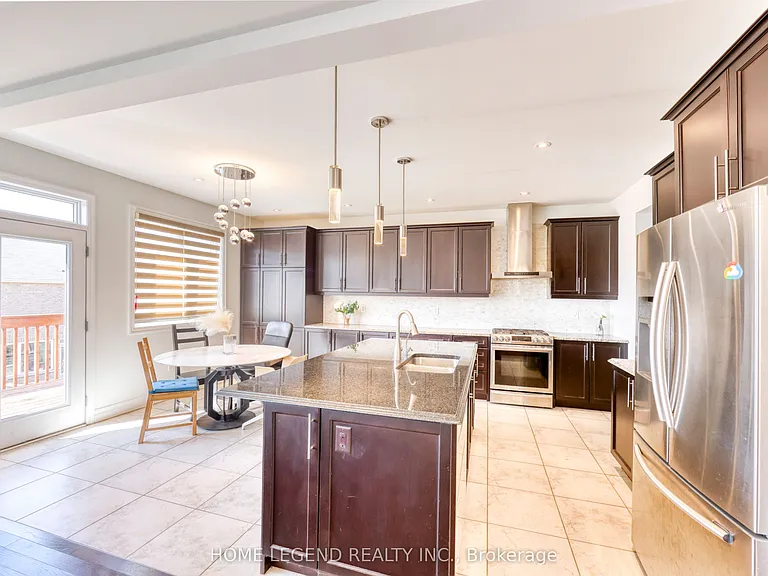 76 Thomas Phillips Dr — Photo 2