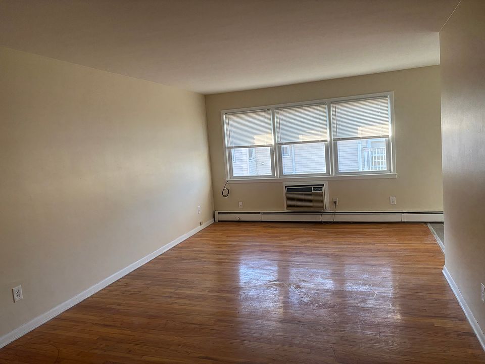 Living Room / Dining Area