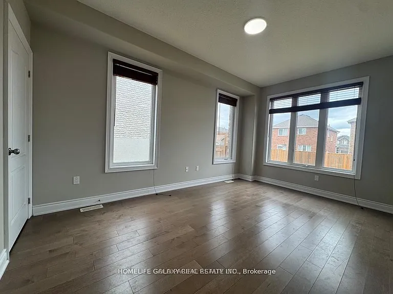 86 Nathan Cres — Photo 5