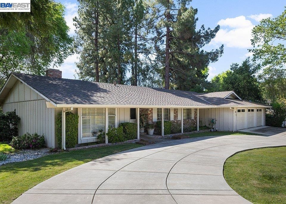 1st image of 2334 Royal Oaks Dr