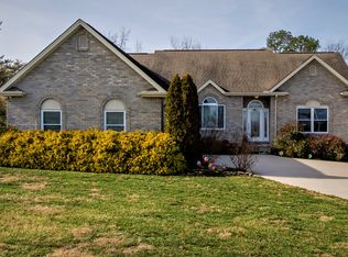 1165 E Deer Creek Dr, Crossville, TN 38571