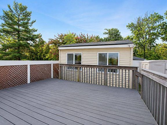 4th image of 94 Giffords Ln