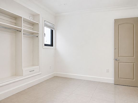 2nd image of 4691 Foxglove Cres