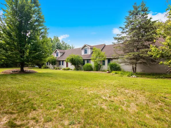 8197 Valley Rd NW, Rapid City, MI 49676