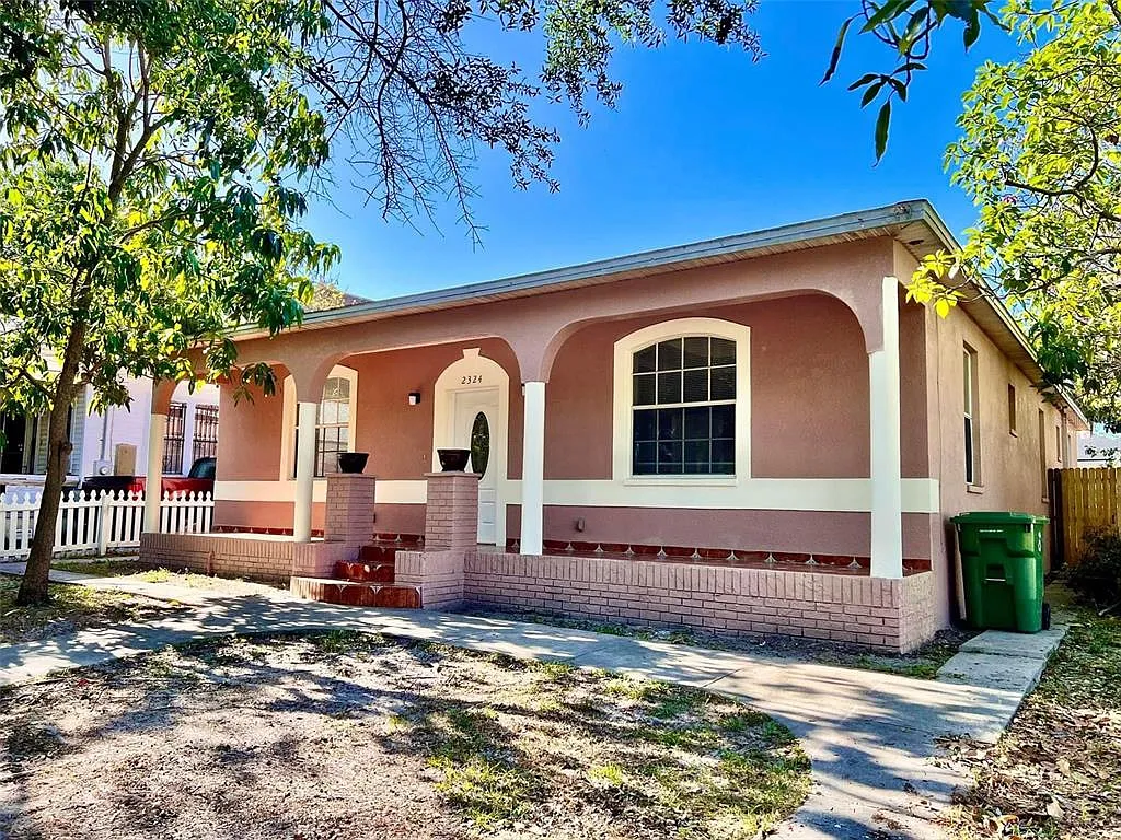3 bed, 2.0 bath, 1888 sqft, $2,800 — Photo 2