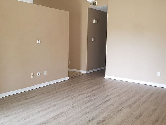 3rd image of 536 Park Dr