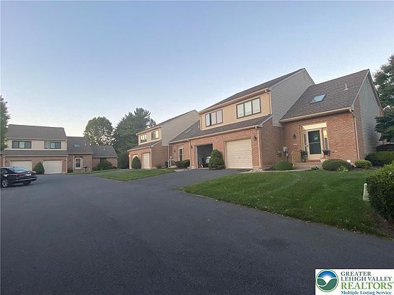2nd image of 3269 Oakland Square Dr