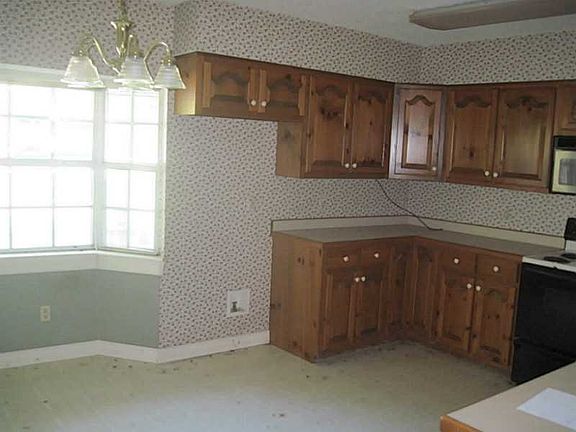 5th image of 22776 Lake Forest Ct