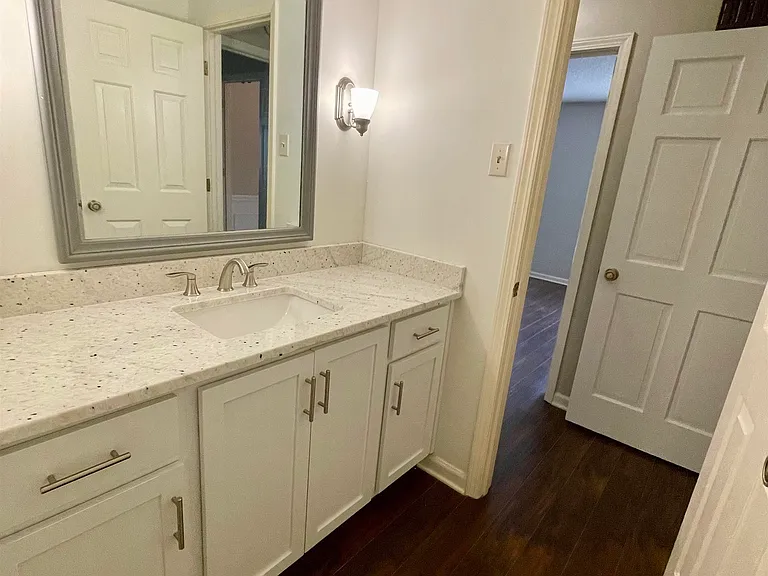 2420 Stratfield Dr — Photo 10