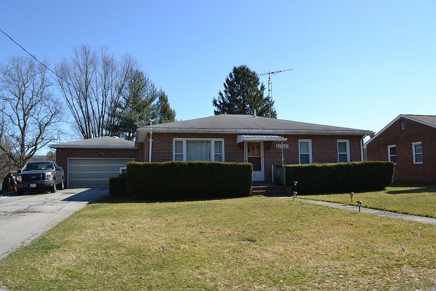 1st image of 20610 Emerald Dr