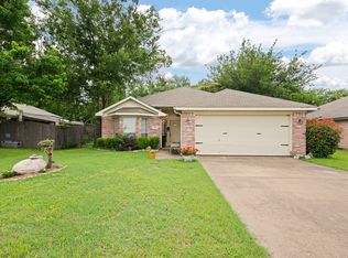 1133 Darren Dr, Burleson, TX 76028